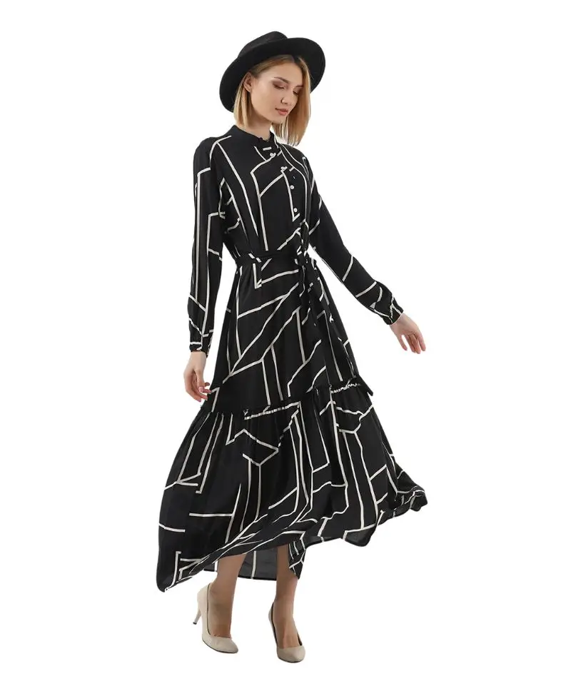 Siyah Desenli Eteği Fırfırlı Uzun Viskon Vual Patlı Tesettür Elbise Siyah Desenli Eteği Fırfırlı Uzun Viskon Vual Patlı Tesettür Elbise