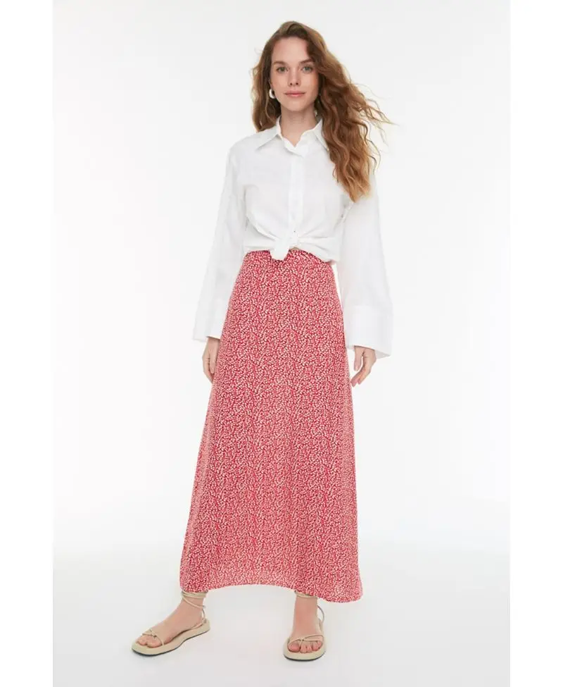 Kırmızı Çiçek Baskılı Viskon Tesettür Kloş Etek Kırmızı Çiçek Baskılı Viskon Tesettür Kloş Etek