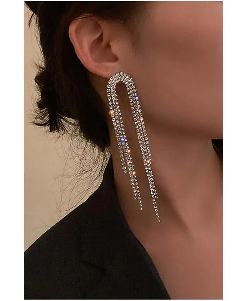 Taşlı Püsküllü Sallantılı Abiye Küpe Taşlı Püsküllü Sallantılı Abiye Küpe