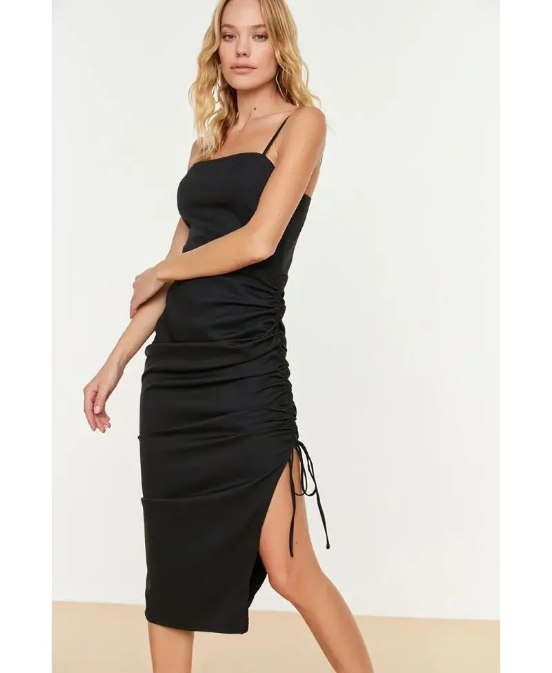 Siyah Yırtmaç Detaylı Drapeli Elbise