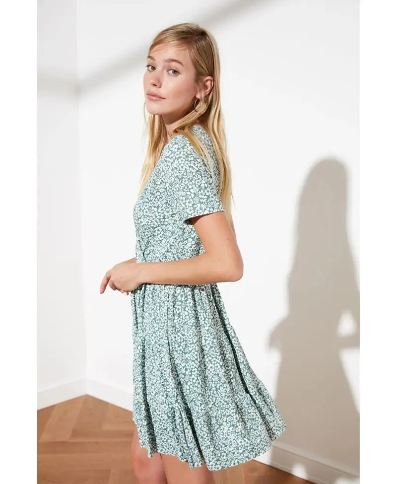 Yeşil V Yaka Çiçek Desenli Örme Elbise